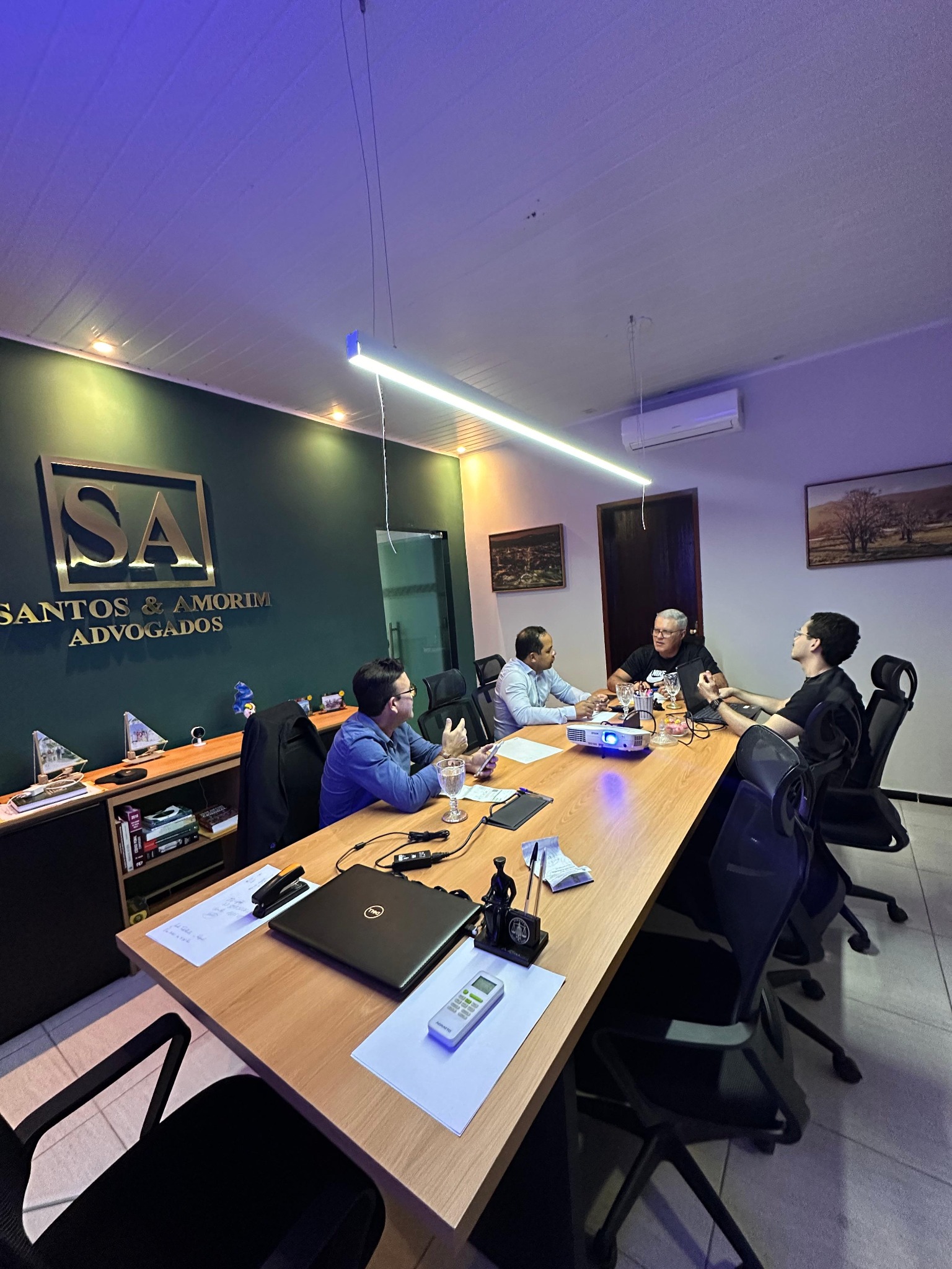 Sala de reunião do escritório Santos & Amorim